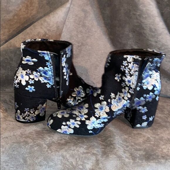 Authentic American Heritage Floral Boots - Picture 3 of 3